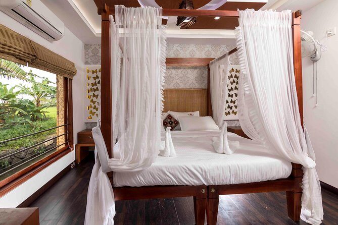 Private 3 Bedroom Luxury Houseboat Trip in Alleppy Backwaters - The Ideal Traveler for This Tour
