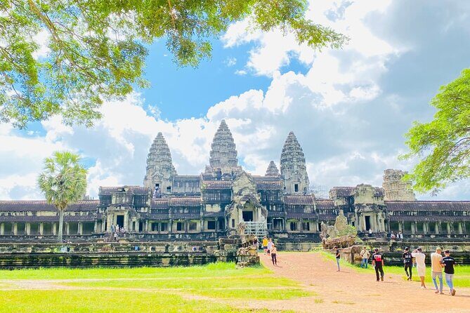 Private Angkor Wat and Lost Temple Jungle Tour - Authenticity and Experience
