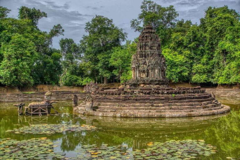 Private Banteay Srei and Grand Tour Leading by expert guide - Who Will Love This Tour?