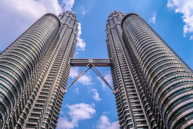 Private Batu Caves & Petronas Twin Tower Tickets With Lunch *25* - Starting with Batu Caves, a Spiritual Wonder and Photo Magnet