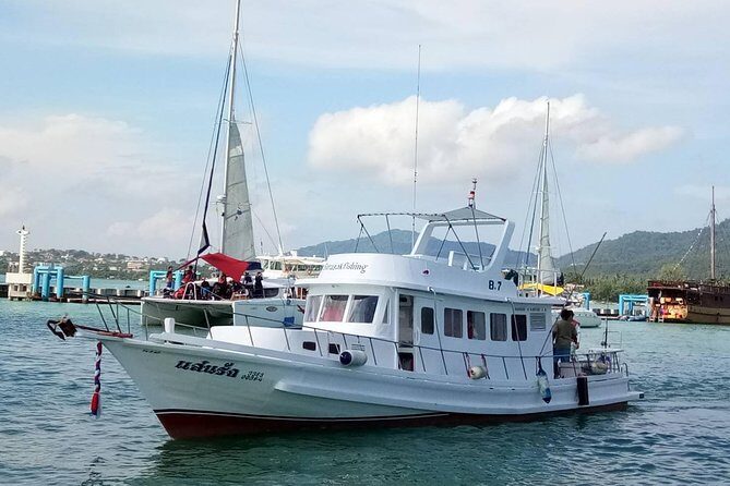 Private Boat Fishing TROLLING & SPINNING From Phuket - The Boat and Equipment