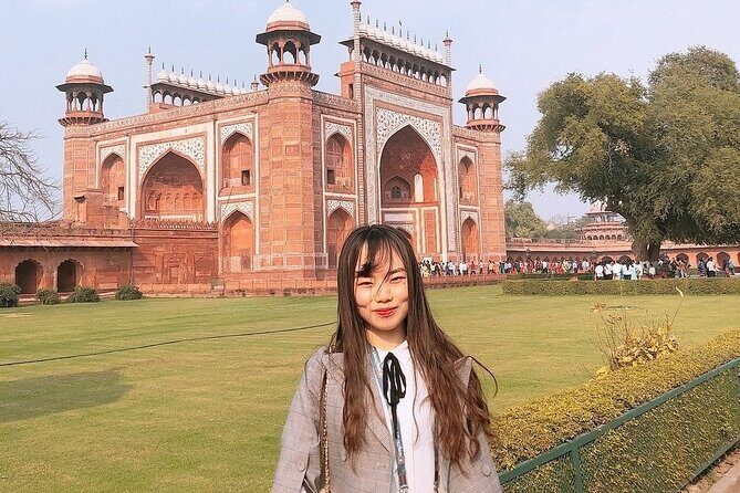 Private Car from Delhi to Taj Mahal with Driver and Local Guide - The Delightful Stops
