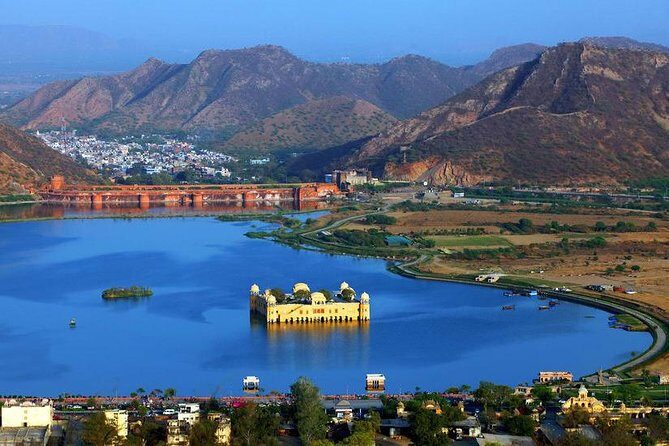 Private Day Tour Delhi To Jaipur By Train - Arrival and First Stop: Amber Fort
