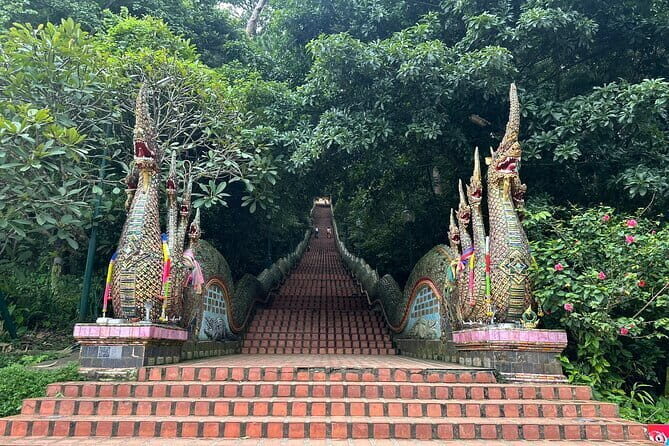 Private Day Tour Doi Suthep Temple and Handicraft Center - A Deep Dive into the Experience