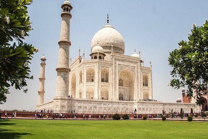 Private Full-day Historical Adventure Tour in Agra by Gatimaan Express - Lunch Break: Tasting Indian Cuisine