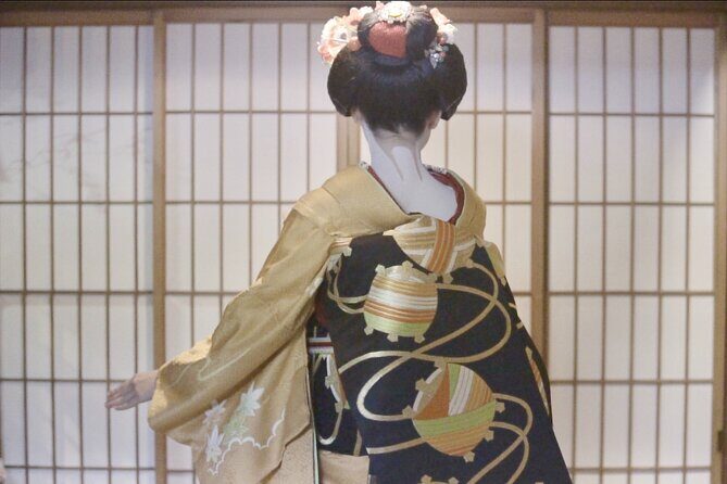 Private Geisha show with Maiko, an apprentice Geisha - Exploring the Itinerary
