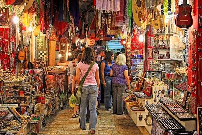 Private Guided Delhi Shopping Tour with Transfers - The Value of a Private Guide