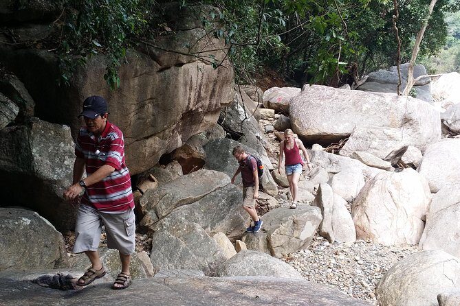 Private Guided Tour Hiking At Ba Ho Waterfall Jumping Cliff Included Lunch - Dining and Refreshments