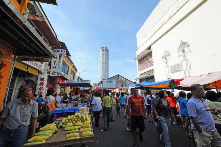 Private Half Day Penang Tasty Local Street Food Tour - Who Should Consider This Tour?