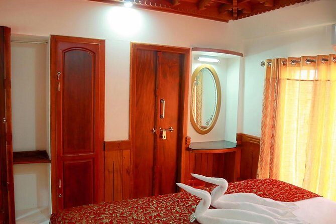 Private Kerala Backwaters Houseboat Cruise with Lunch from Kochi - Authenticity, Value, and Review Highlights