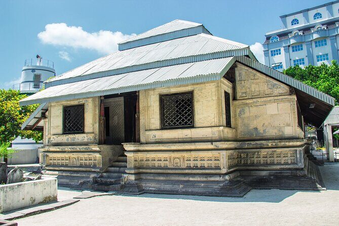 Private Male City Walking Tour with optional Vilimale tour - The Optional Vilimale Visit: A Riverside Escape