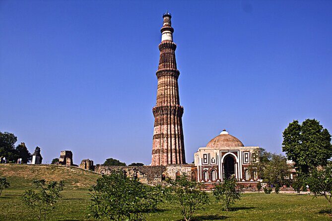 Private Old and New Delhi Full-Day Tour with Akshardham Temple - What the Tour Offers in Practical Terms