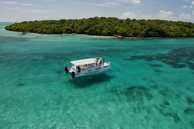 Private Power Catamaran trip from Pointe Jerome - The Itinerary in Detail