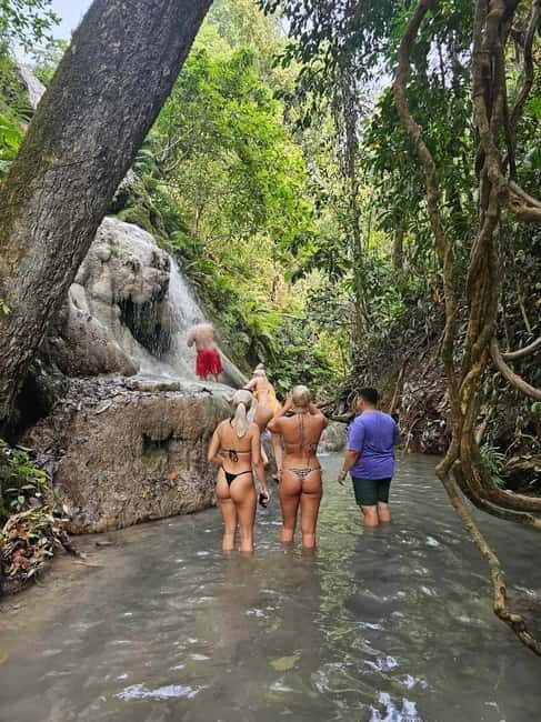 Private : Sticky Waterfall & Secret Temple & Karen Village. - The Playful Challenge: Climbing the Sticky Waterfall