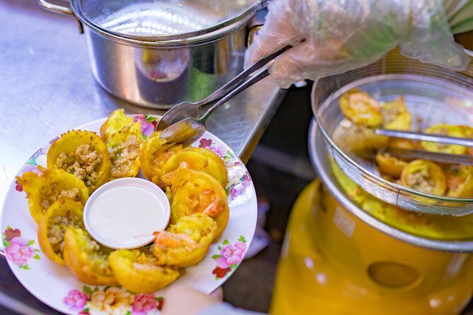 Private Street Food Evening Walking Tour in Ho Chi Minh City - The Itinerary in Detail