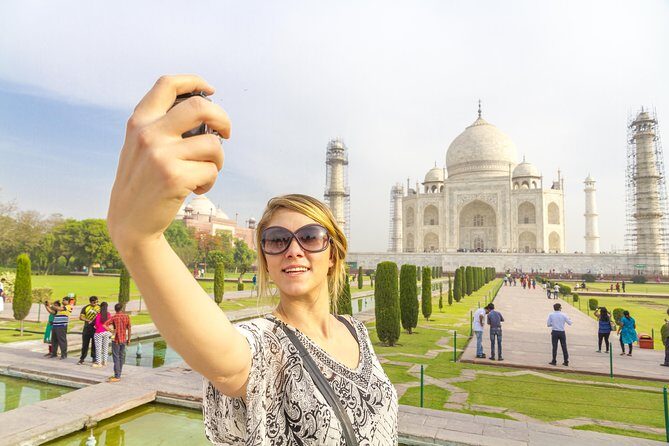 Private Taj Mahal Day Trip from Delhi Ending in Jaipur - Visiting the Taj Mahal: A Timeless Wonder