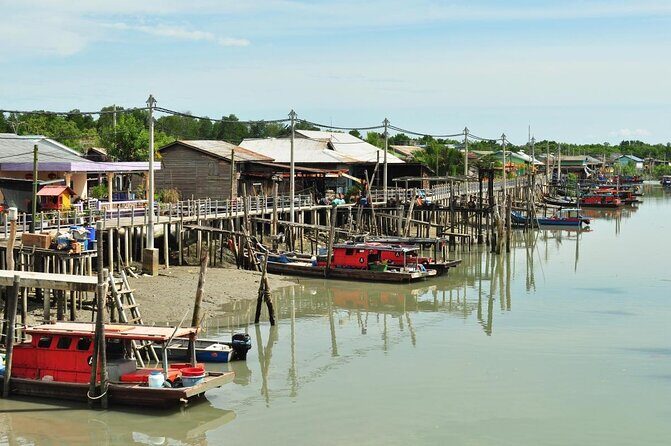 Private Tour: Crab Island Sightseeing Boat Ride and Seafood Lunch - Diving Deeper into the Itinerary