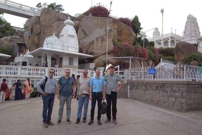 Private tour of Hyderabad with lunch for a culture - Logistics and Comfort
