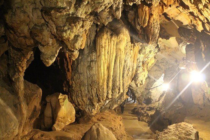 Private tour] Perfect day! Sticky waterfall + ChiangDao Cave + Wat BandenTemple - Practical Details and Value