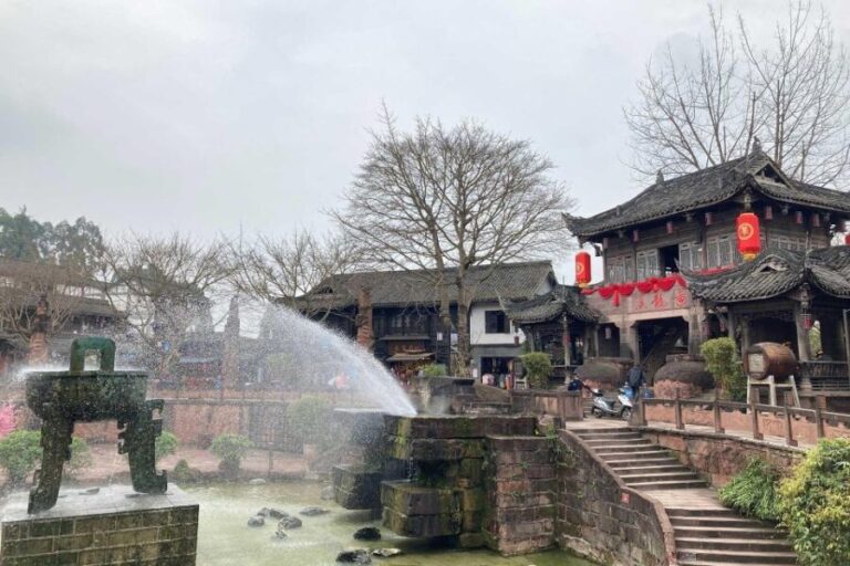 Private Tour to Leshan Giant Buddha & Huanglongxi Old Town - Visiting Leshan Giant Buddha: The Main Attraction