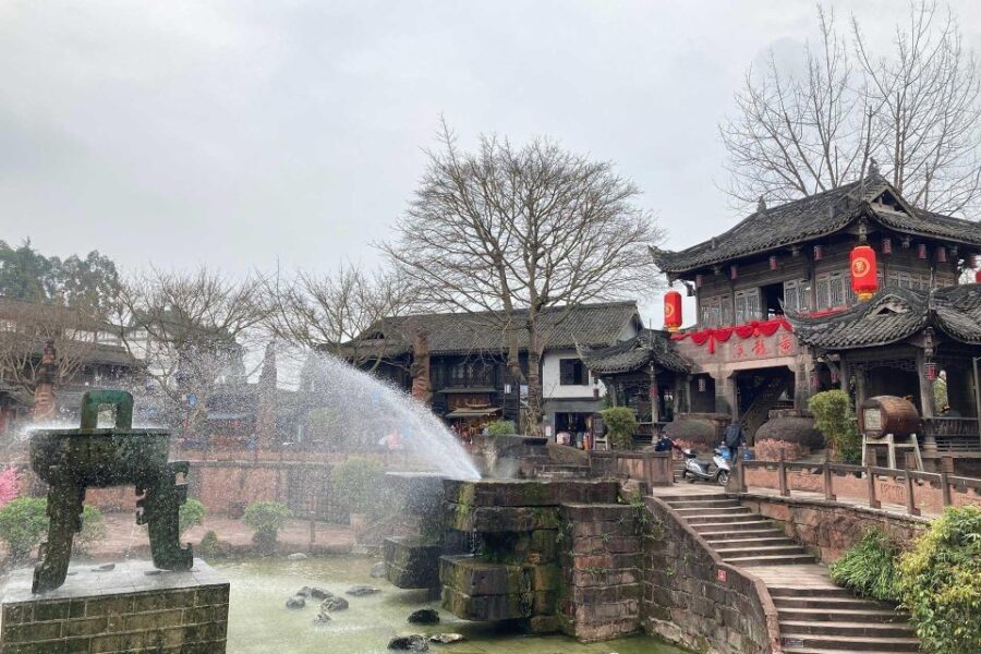 Private Tour to Leshan Giant Buddha & Huanglongxi Old Town - Visiting Leshan Giant Buddha: The Main Attraction