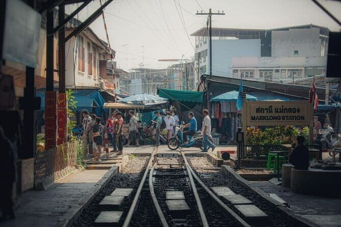 Private Tour to Maeklong Train Market and Floating Market - Analyzing the Value: Is It Worth It?