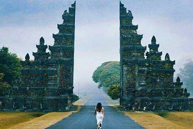 Private Tour: Ulun Danu Temple-Handara Gate-Wana Giri Hill&Tanah Lot Sunset - Practical Details and What to Expect