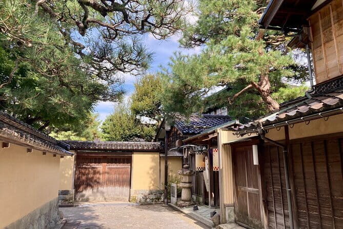Private walking Tour of Kanazawa's Historical Districts 4h - Who Will Love This Tour?