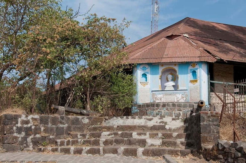 Pune: Sinhagad Fort Hike & Zapurza Museum Full Day Car Tour - What’s Included and What You Should Know