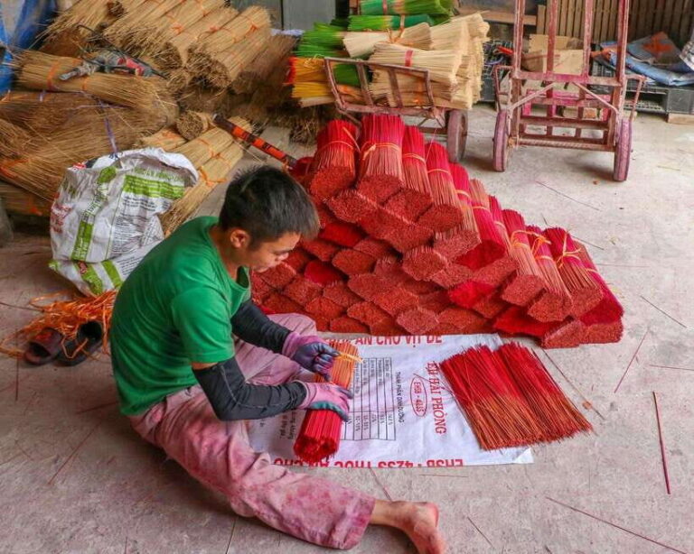Quang Phu Cau Incense Village And Hat Making Private Tour - The Itinerary in Detail