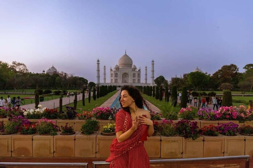 Rent a sari or kurta pajama for Taj Mahal visit & picture - Guided Tour & Cultural Insights