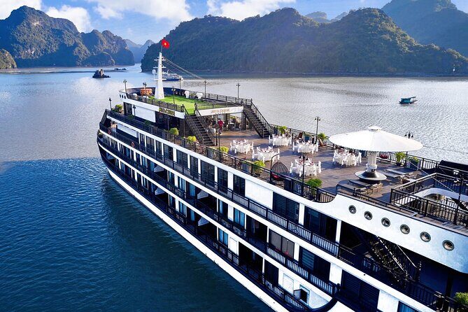 RITA CRUISE - BEST LUXURY 5 STAR CRUISE in HALONG BAY from HANOI - The Cruise Experience: Day 1