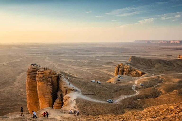 Riyadh: Edge Of The World and Bats Cave Tour by 4x4 - Who Should Consider This Tour?