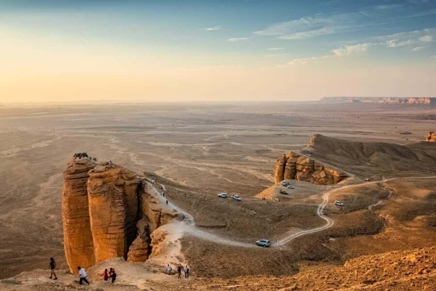 Riyadh: Edge Of The World and Bats Cave Tour by 4x4 - Who Should Consider This Tour?