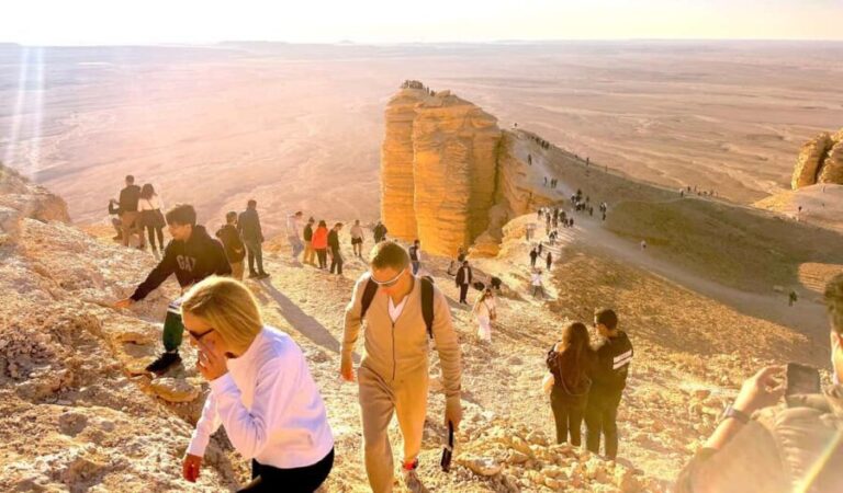 Riyadh: Edge of the World & Deer Sanctuary 4WD Off Road Tour - What to Expect and What to Bring