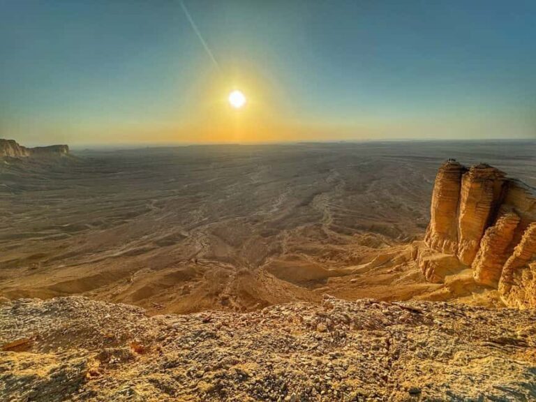 Riyadh: Edge of the World Sunset & Stargazing Hiking Tour - Analyzing the Value