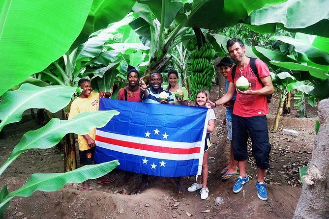 Santiago Island: Banana Plantation, Natural Park & Workshop with a local family - Who Should Consider This Tour?