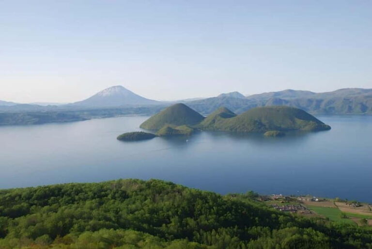 Sapporo: Hokkaido, Noboribetsu and Lake Toya Day Tour - Transportation and Group Dynamics
