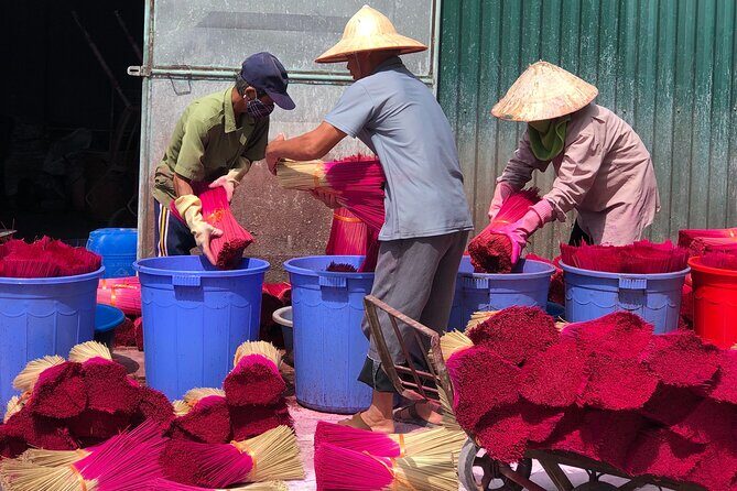 Secret Handicraft Villages of Hanoi ( Incense and hat Villages ) - Stop 3: Ha Thai Village — Lacquer Painting
