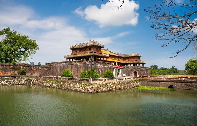 See Hues Top Attractions by Car with a Private (ES) Driver Only. - What the Tour Includes and What You Should Expect