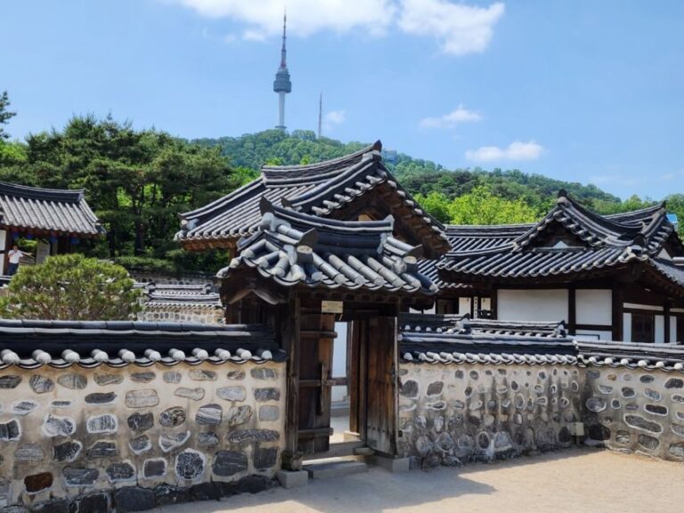 Seoul: Gyeongbok Palace, Bukchon Village, and Gwangjang Tour - The Itinerary in Detail