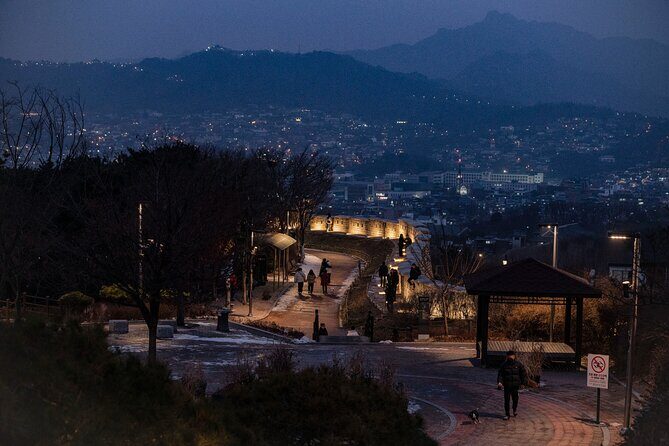 Seoul moonlight walking tour with local historian - The Itinerary in Detail