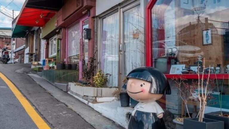 Seoul: Night Tour with Coffee and Market Visit - The Comfort of Modern Transportation