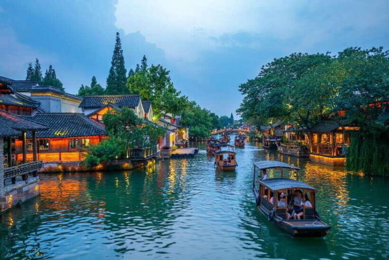 Shanghai: Private Shanghai & Zhujiajiao Tour with Lunch - Exploring Zhujiajiao: The Water Town Charm