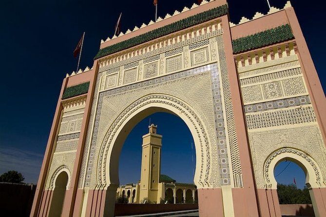 shared group Fez To Fez via Merzouga Desert Tour 2 Days/ 1 Night - Transportation and Group Size
