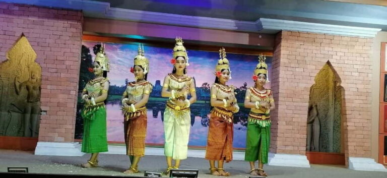Siem Reap: Apsara Dance Show & Dinner with Tuk-Tuk Transfers - Who Will Love This Experience?