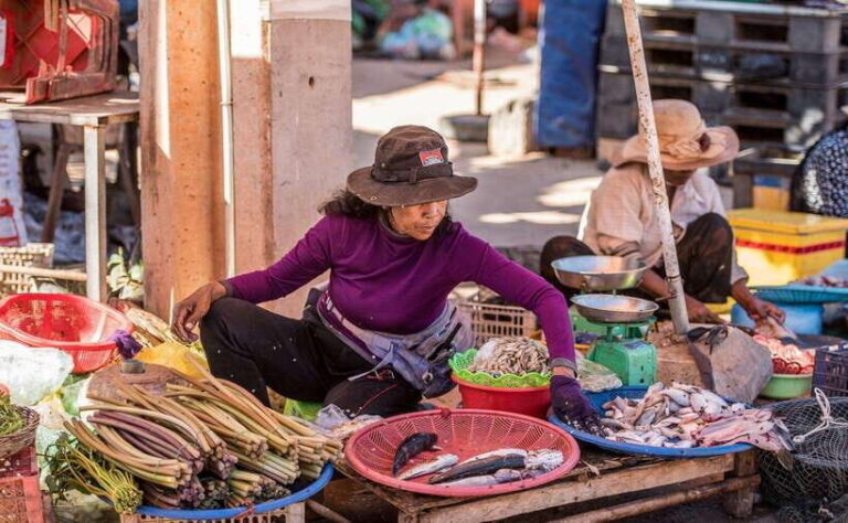 Siem Reap: Night Market Street Food Tour with Dinner - Discovering Siem Reap’s Night Markets: A Flavorful Journey
