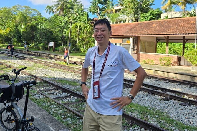 Singapore Cycling Tour - Rail Corridor to Civic District - Modern Life at SkyOasis @ Dawson