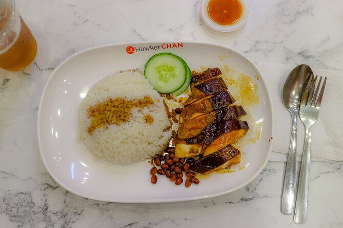 Singapore Foodie Experience Guided Tour with 5 dishes Tasting - Exploring the Hawker Centers: A Food Haven