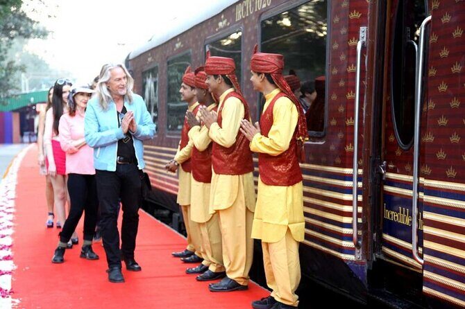 Skip the Line: Taj Mahal & Agra fort tour by Superfast train - Lunch at Bon Barbecue